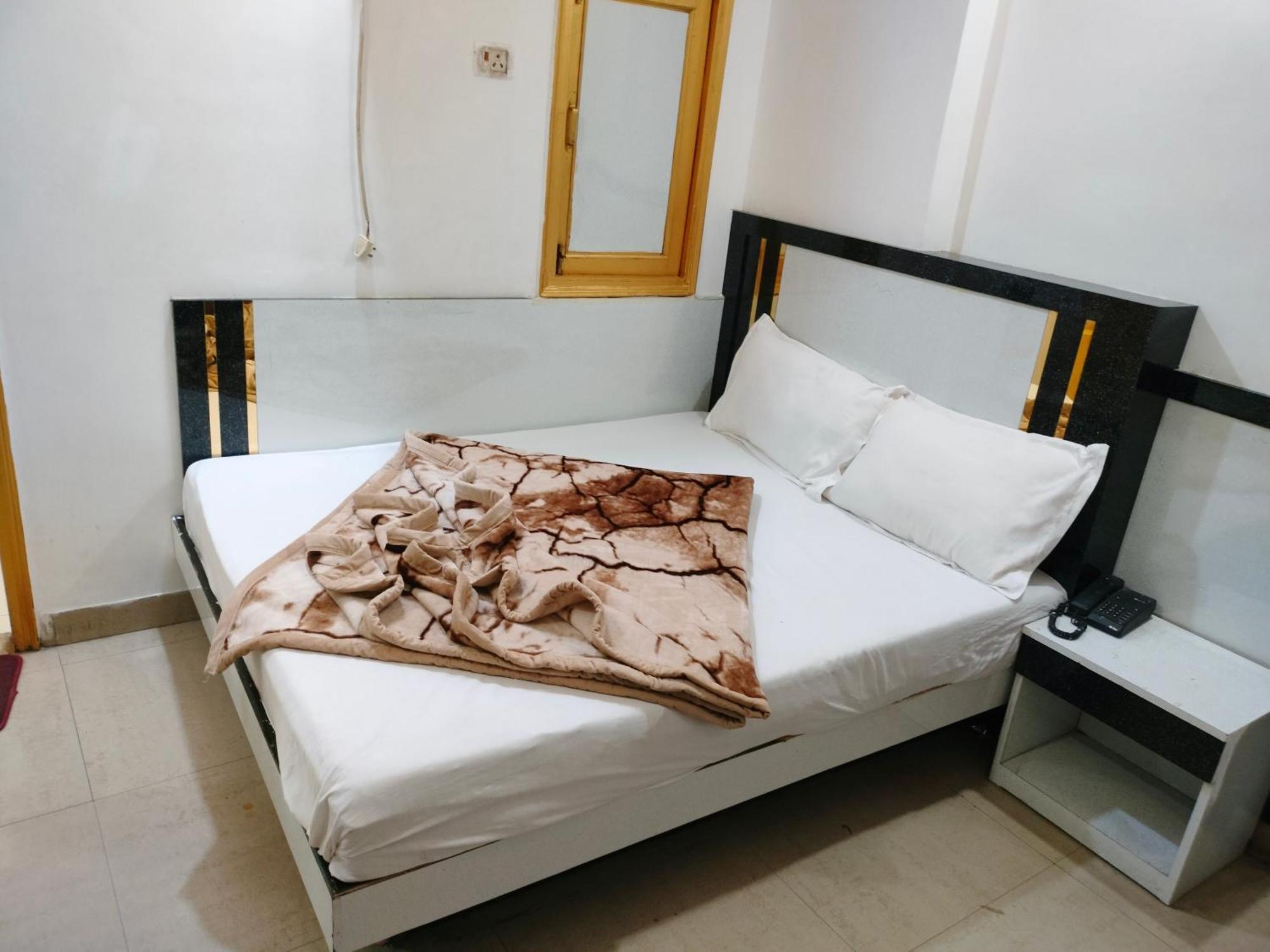Hotel Geetanjali Inn Yeni Delhi Dış mekan fotoğraf